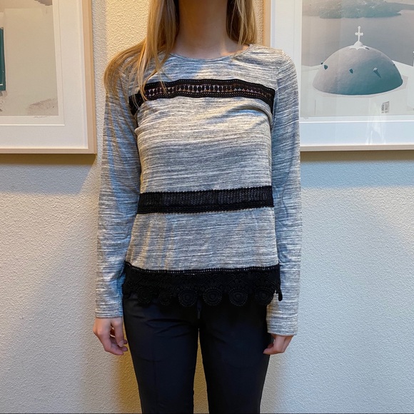 Pullover with lace detail - Picture 7 of 8